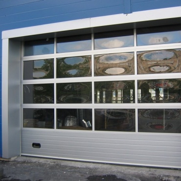 Алютех секционные ворота белого цвета 2250x2500