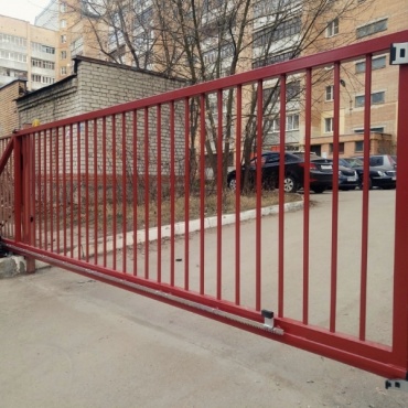 Ворота промышленные откатные красного цвета 3900x2300