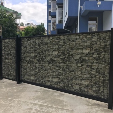 Ворота откатные для дома отделка под натуральный камень 2200x1500